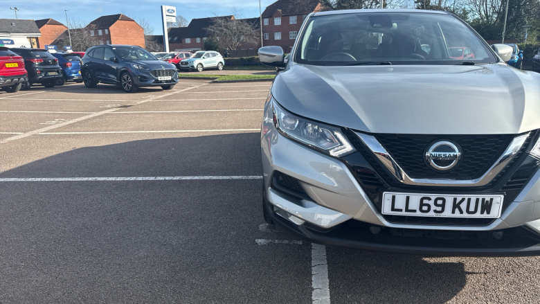 Nissan Qashqai 1.3 DiG-T Acenta Premium 5dr Petrol Hatchback